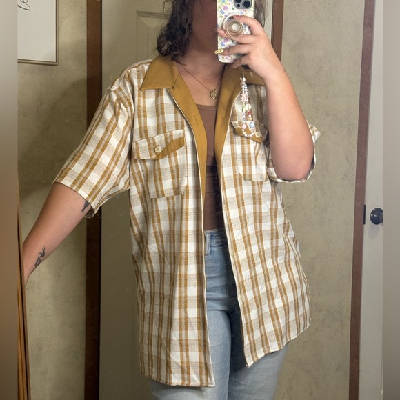 Vintage Tan, Plaid Button Down 🍂 - Picture 2 of 9